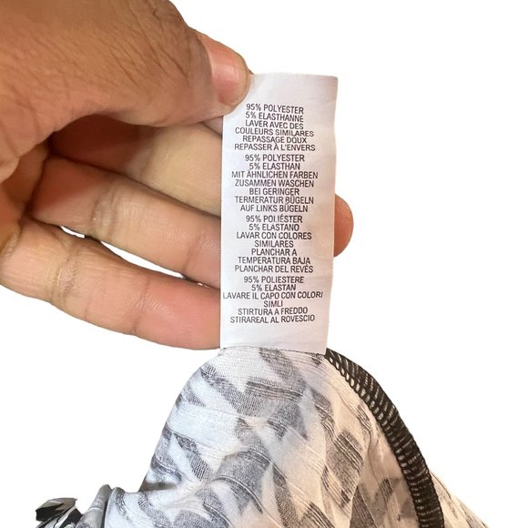 PrettyLittle Thing Houndstooth Long Sleeve Shirt Mock Neck Black White Small - Picture 3 of 7